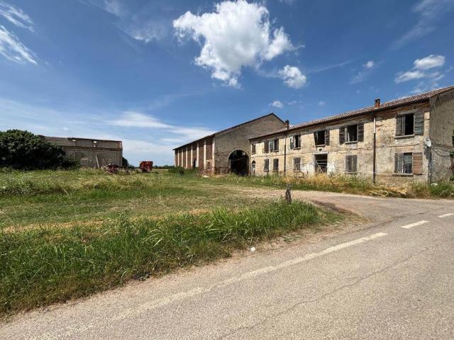 Rustico in vendita a Roncoferraro, Lombardia