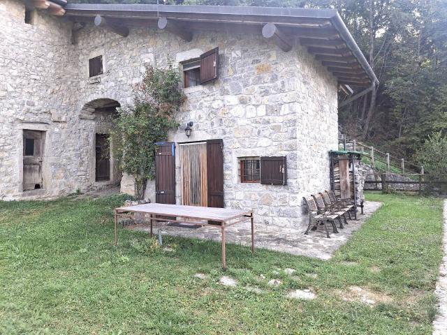 Rustico in vendita a Portola, Roncola