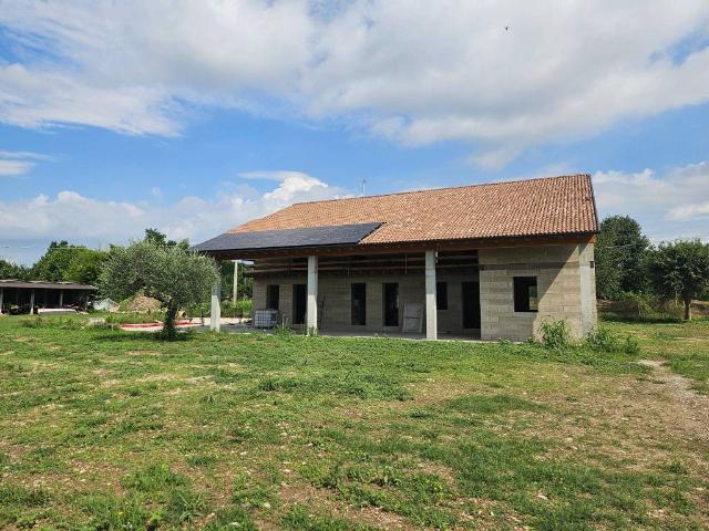 Rustico in vendita a Rosà, Veneto