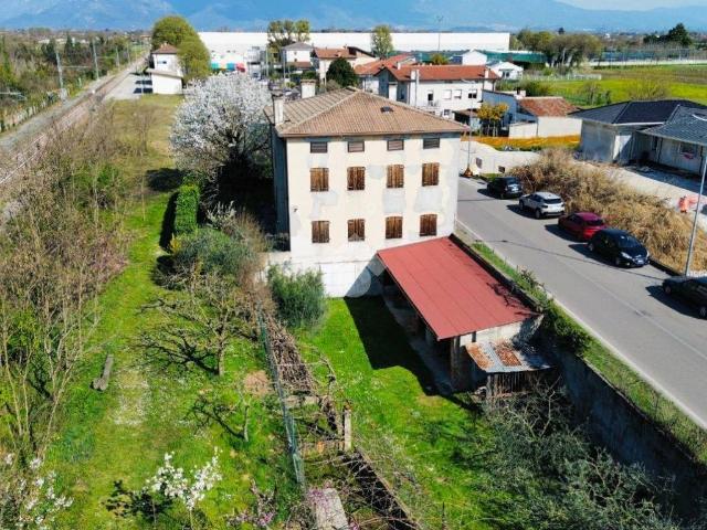 Villa Indipendente in vendita a Rosà, Veneto
