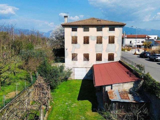Villa Indipendente in vendita a Rosà, Veneto