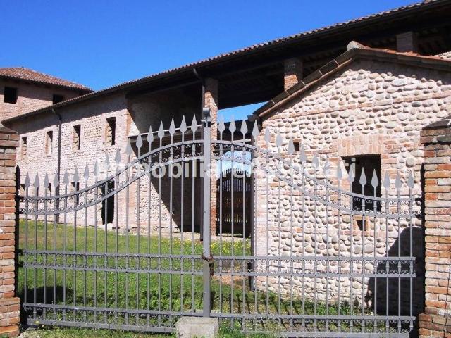 Rustico in vendita a Rosà, Veneto