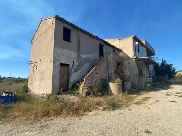 Rustico in vendita a Roseto Degli Abruzzi, Abruzzo