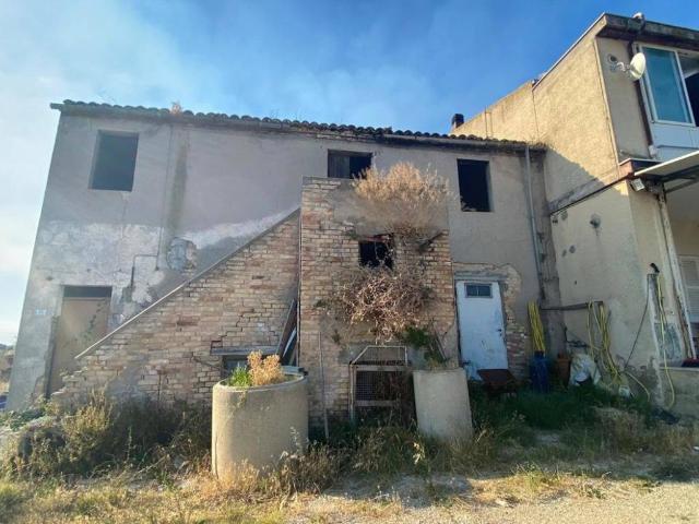 Rustico in vendita a Roseto Degli Abruzzi, Abruzzo