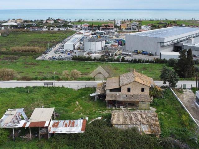 Rustico in vendita a Roseto Degli Abruzzi, Abruzzo