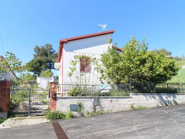 Rustico in vendita a Roseto Degli Abruzzi, Abruzzo