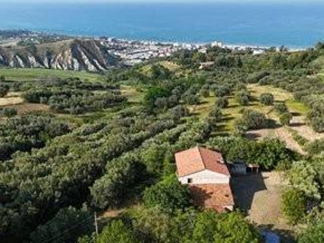 Rustico in vendita a Roseto Degli Abruzzi, Abruzzo