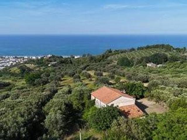 Rustico in vendita a Roseto Degli Abruzzi, Abruzzo