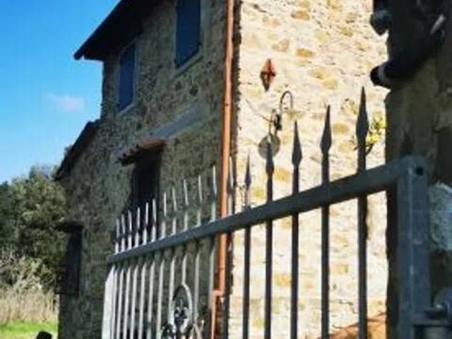 Rustico in vendita a Livorno, Toscana