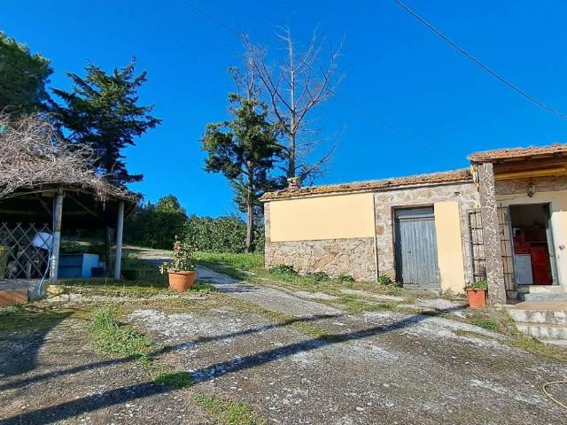 Rustico in vendita a Rosignano Marittimo, Toscana