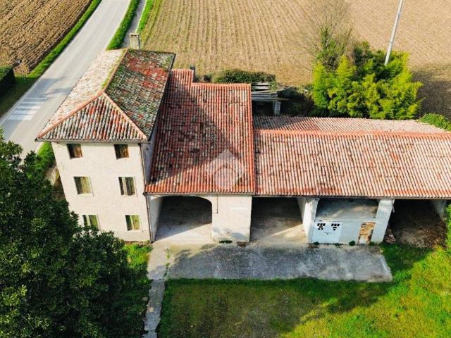 Rustico in vendita a Rossano Veneto, Veneto