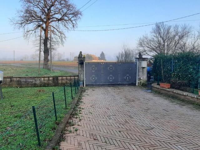 Rustico in vendita a Calendasco, Reggio Emilia