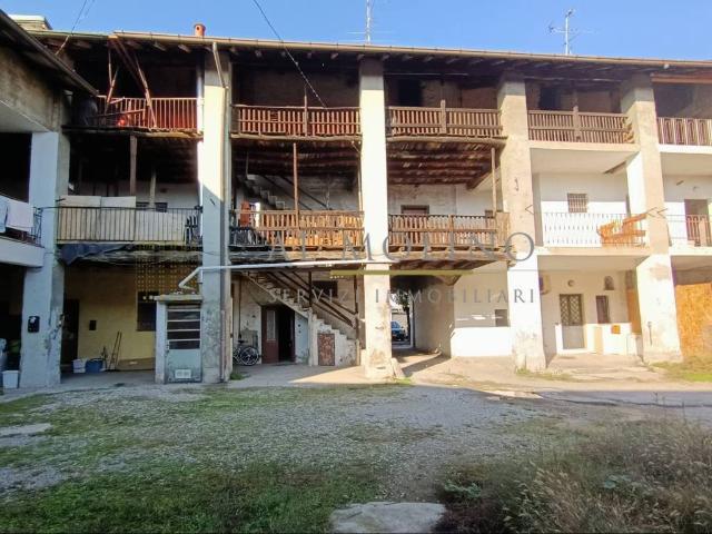 Rustico in vendita a Rovello Porro, Lombardia