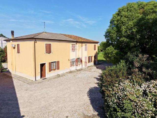 Rustico in vendita a Roverbella, Lombardia
