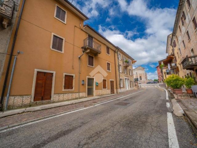Rustico in vendita a Roverè Veronese, Veneto