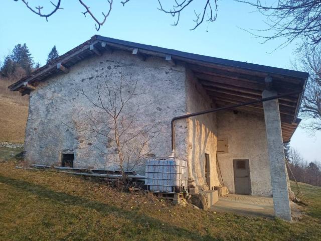 Rustico in vendita a Rovetta, Lombardia
