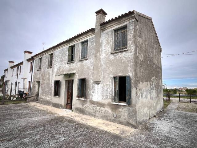 Rustico in vendita a Rovigo, Veneto