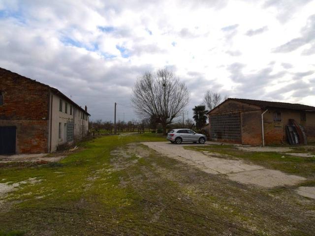 Rustico in vendita a Russi, Reggio Emilia