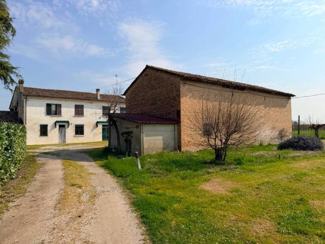 Rustico in vendita a Russi, Reggio Emilia
