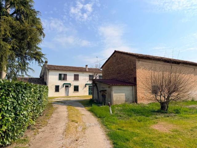 Rustico in vendita a Russi, Reggio Emilia
