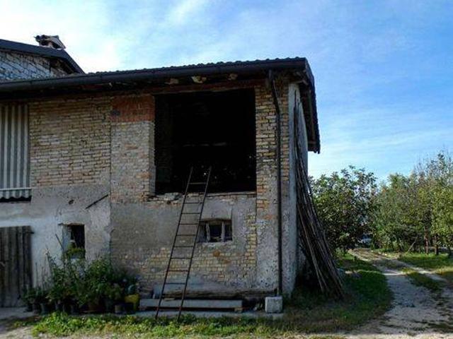 Rustico in vendita a Fontanafredda, Friuli-Venezia Giulia