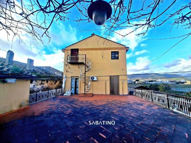 Rustico in vendita a Salerno, Campania