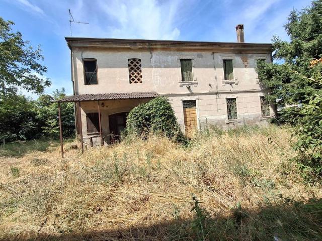 Rustico in vendita a Salizzole, Veneto