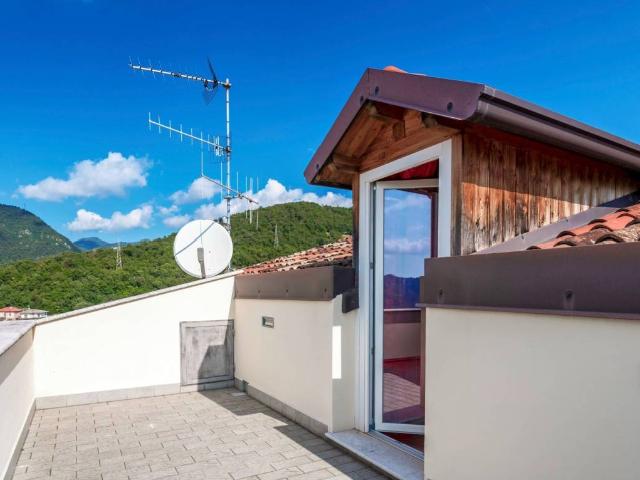 Villa Indipendente in vendita a Comunità Montana Parco Alto Garda bresciano, Salò