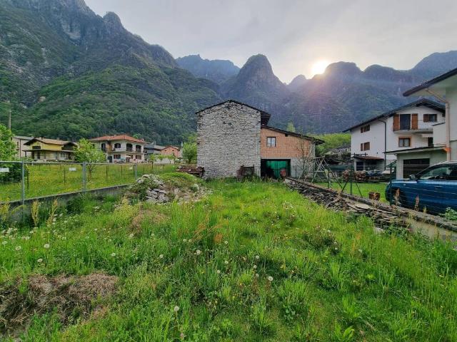 Rustico in vendita a Somaggia, Samolaco