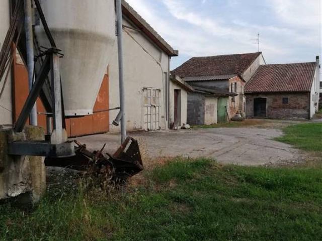 Rustico in vendita a San Benedetto Po, Lombardia