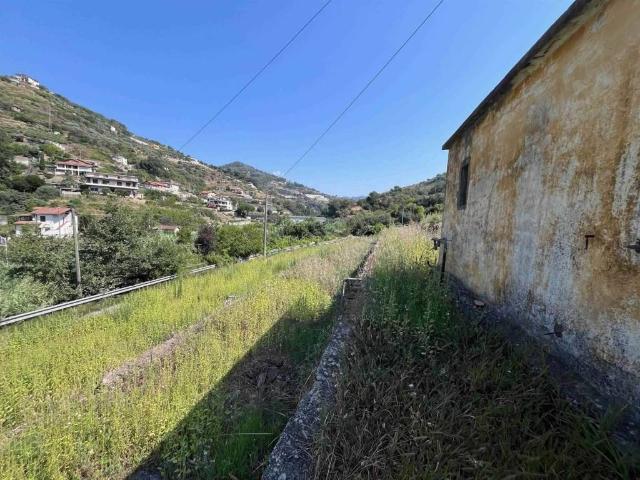 Rustico in vendita a Vallecrosia, Liguria