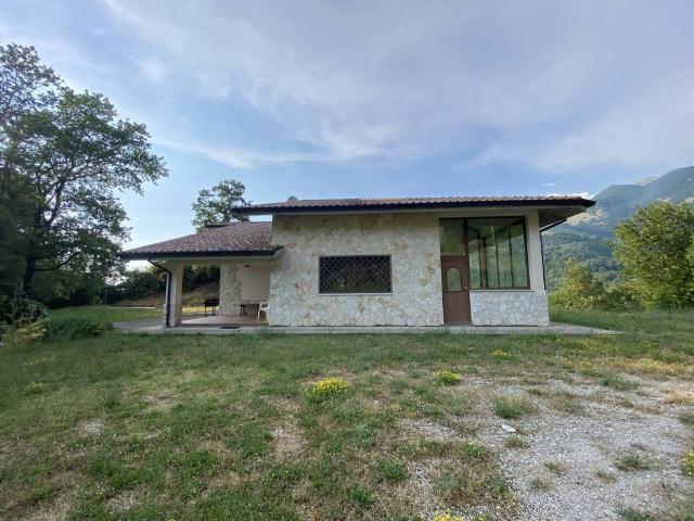 Rustico in vendita a San Biagio Saracinisco, Lazio