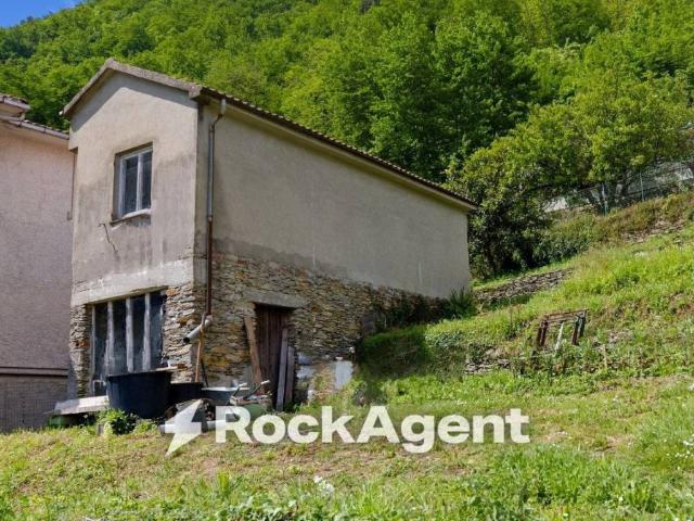 Rustico in vendita a San Colombano Certenoli, Leivi