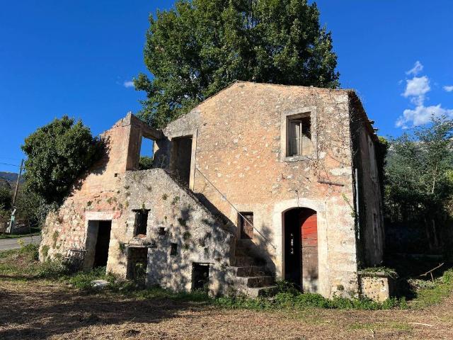 Rustico in vendita a San Donato Val Di Comino, Lazio