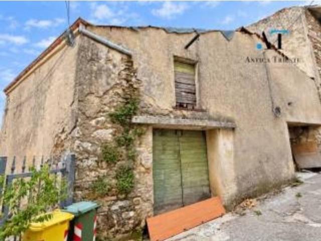 Rustico in vendita a Sant'Antonio in Bosco / Boršt, San Dorligo della Valle / Dolina
