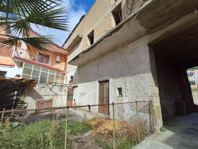 Rustico in vendita a San Felice A Cancello, Campania