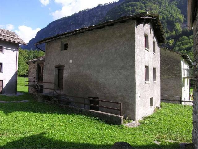 Rustico in vendita a San Giacomo Filippo, Sondrio
