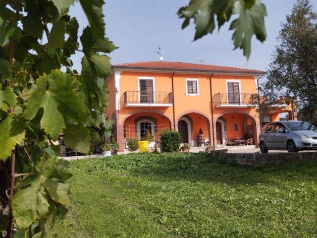 Rustico in vendita a San Lorenzello, Campania