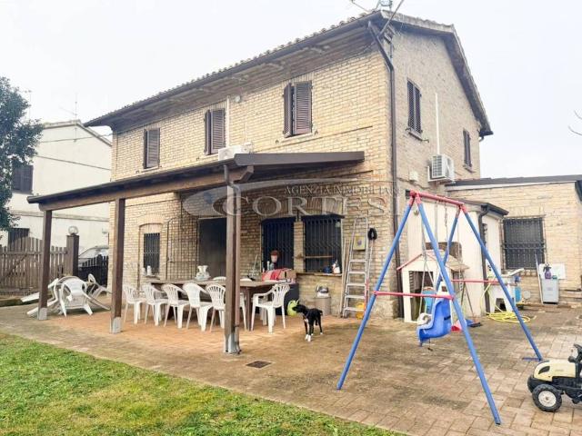 Villa Indipendente in vendita a Marche, Pesaro E Urbino