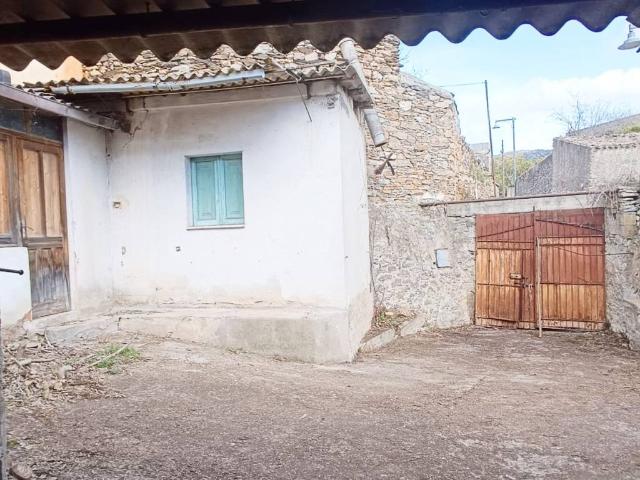 Rustico in vendita a San Nicolò Gerrei, Sardigna/Sardegna