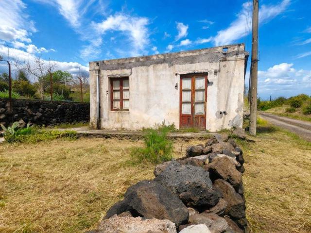 Rustico in vendita a San Pietro Clarenza, Sicilia