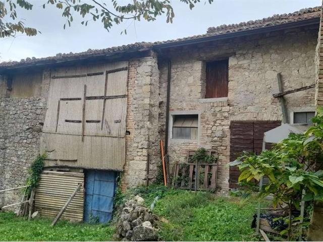 Rustico in vendita a Val d’Enza, Re