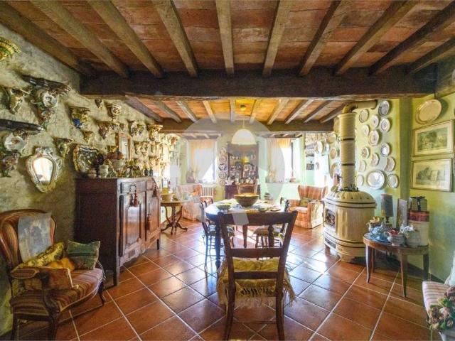 Rustico in vendita a Val d’Enza, Re