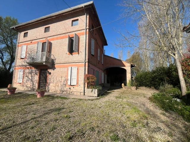Rustico in vendita a San Secondo Parmense, Reggio Emilia