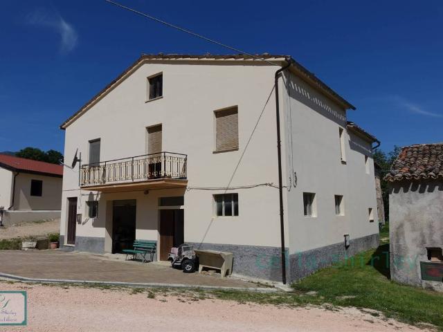 Rustico in vendita a Isola, Marche