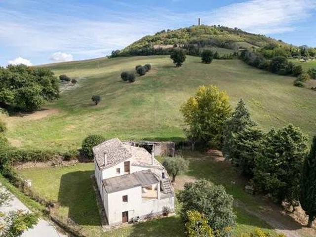 Rustico in vendita a Pitino, San Severino Marche
