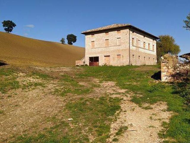 Rustico in vendita a Agello, Marche
