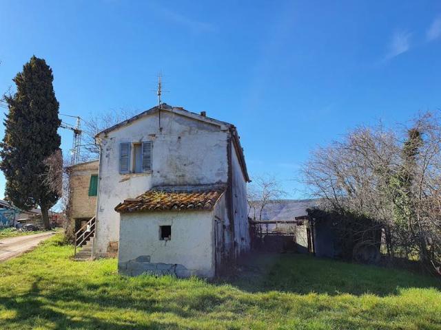 Rustico in vendita a San Michele, San Severino Marche