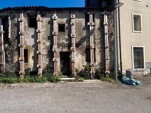 Rustico in vendita a San Vendemiano, Veneto