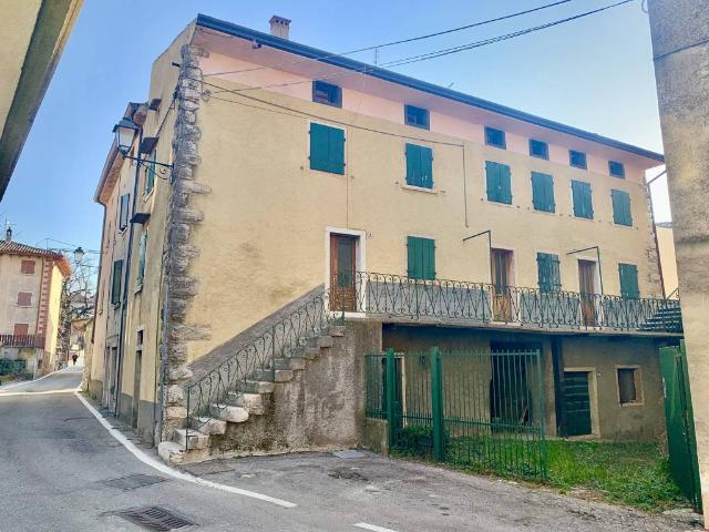 Rustico in vendita a San Zeno Di Montagna, Veneto